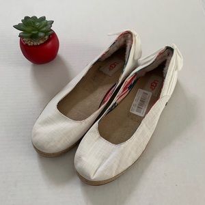 Women’s Ugg flats size 8